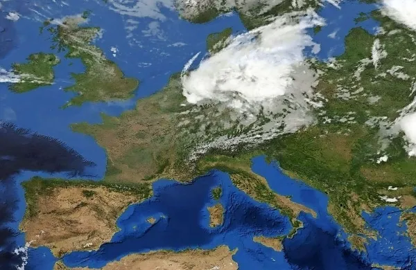 Nad večjim delom Evrope se zadržuje subtropski anticiklon.