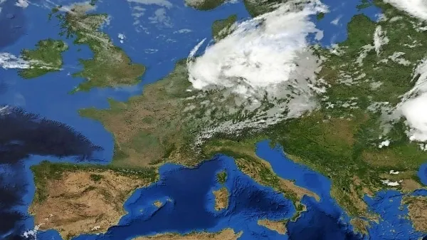Nad večjim delom Evrope se zadržuje subtropski anticiklon.