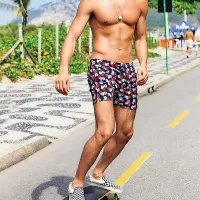 Kopalke ali kratke hlače? Vseeno je.