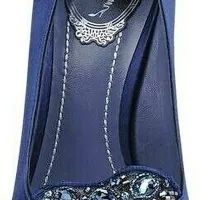 Okrašeni čevlji zažigajo.