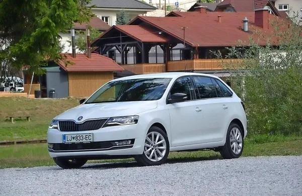  Rapid je oblikovno najbolj racionalna škoda. In taki so tudi 
ciljni kupci.