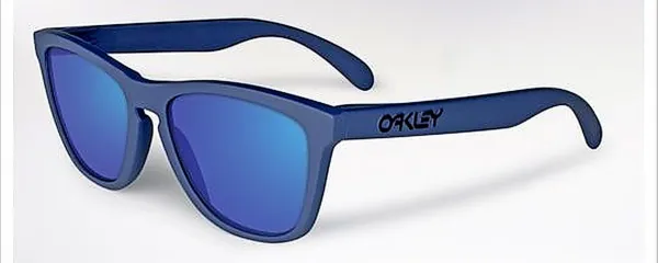 Tudi modnim dodatkom se poda modra.