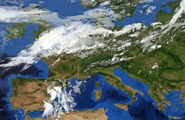 Nad večjim delom Evrope vztraja subtropski anticiklon.