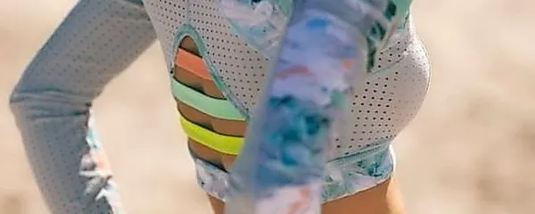   Majice lahko pokrivajo tudi samo 
zgornji del telesa, trebuh pa je odkrit.