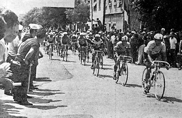 Tako je karavana Gira d'Italia leta 1971 prvič prišla v Novo Gorico. 