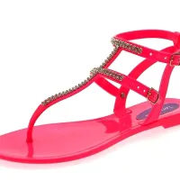 V teh sandalih vam zagotovo ne bo vroče.