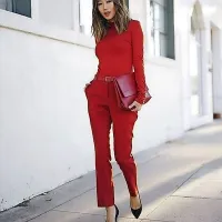 Rdeča tudi za poslovne ženske