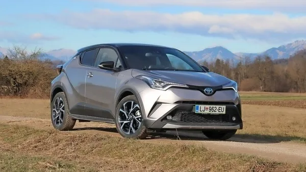 C-HR pomeni visokosedežni kupe.