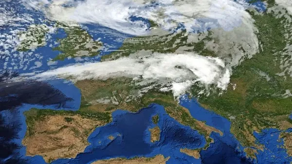 Od severozahoda se je včeraj že približevala nova severnoatlantska višinska dolina.