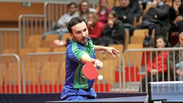 Bojan Tokić je za medaljo proti  Avstrijcem in Švedom 
primaknil po dve zmagi.   