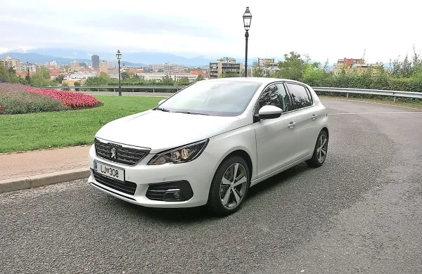 308 je Peugeotov najbolje prodajani model.