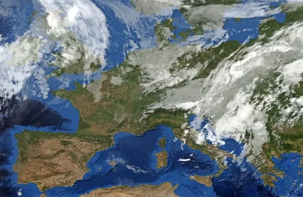 Ciklonsko območje je včeraj zapuščalo naše kraje.