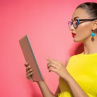 Korekcijska očala so lahko lep modni dodatek. 

