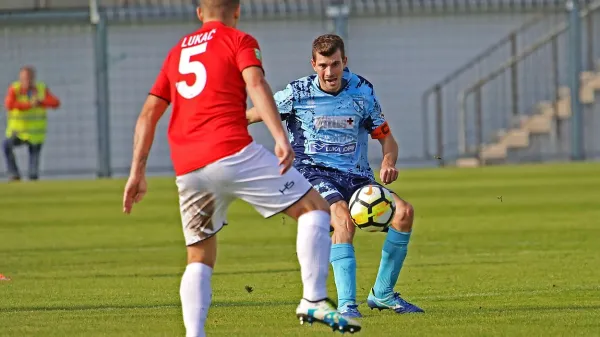 Luka Stepančič (z žogo) je eden od ključnih igralec Dekanov 
in to je z zadetkom potrdil tudi v Sežani