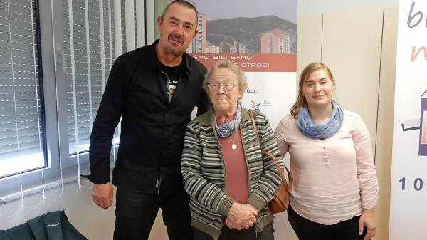 Režiser Tadej Čater, glavna nastopajoča Marija Pavlin in producentka Blanka Kante.