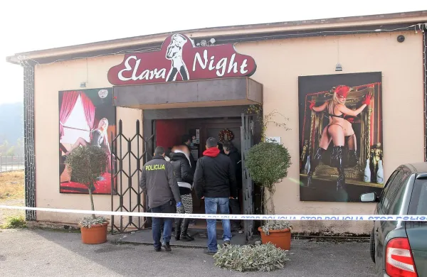 Nočno dogajanje v Elari so kriminalisti preiskovali s pomočjo 
treh tajnih delavcev. 