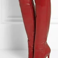  Kopita pri škornjih so zelo pomembna, še posebej, če je peta 
vrtoglavo visoka.