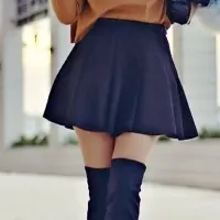 Kratko krilce in visoki škornji za drzna dekleta 