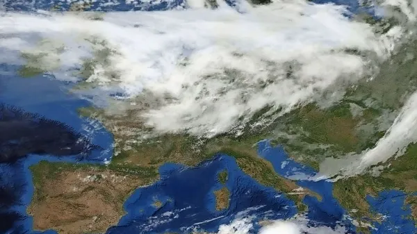 Naše kraje bo od severozahoda dosegla hladna vremenska 
fronta.