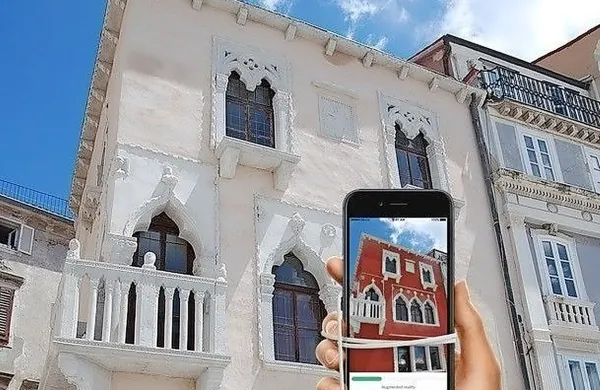 Z mobilno aplikacijo je mogoče  Benečanki vrniti nekoč 
prepoznavno rdečo barvo.