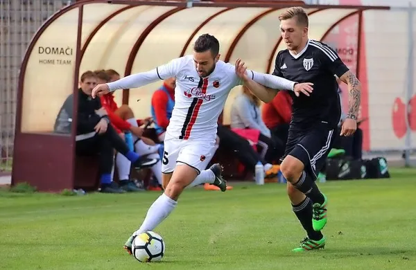 Dino Stančič (levo) je imel tri lepe priložnosti za zadetek proti 
Muri.