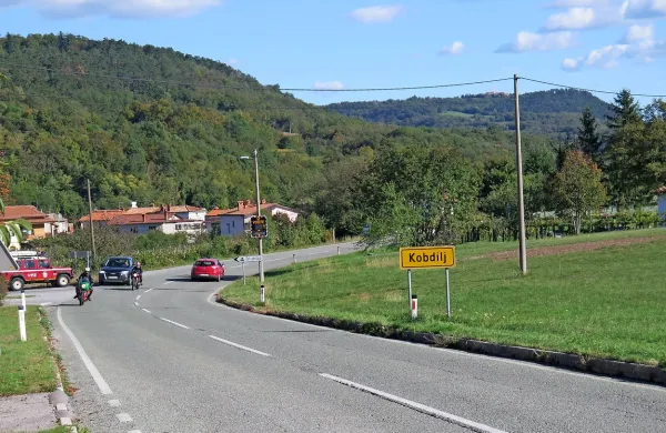 Redarji ob meritvah beležijo visoke hitrosti. Table z omejitvami niso dovolj učinkovite, da bi preprečile prehitro 
vožnjo.