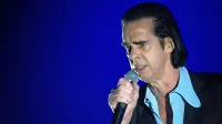 Nick Cave tihe nove meditacije prepleta  s silovitimi starejšimi klasikami.  