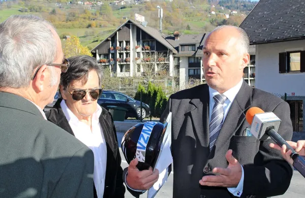 Predsednik VZMD Kristjan Verbič bo vložil izpodbojne tožbe, 
vse strani pa je pozval k iskanju konstruktivne rešitve spora. 

