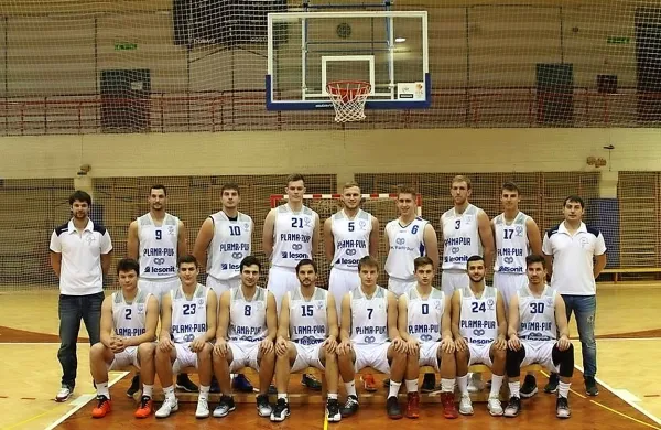 Članska ekipa Plame pur v tekoči tekmovalni sezoni.