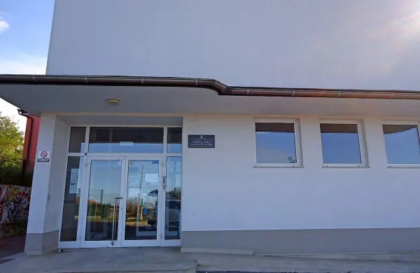 OŠ Šmarje poka po šivih, saj jo obiskuje 319 učencev v 16 oddelkih, kar je največ do zdaj.