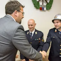 Župan Tadej Beočanin je predstavnikoma PGD Šmarje. poveljniku Mitji 
Jejčiču in predsedniku Primožu Saksidi,  izročil jubilejno priznanje.