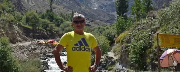 Boris Cergol je na poti v Karimabad  prvič v življenju uzrl sedemtisočak - 7788 metrov visoki Rakaposhi (v ozadju). 