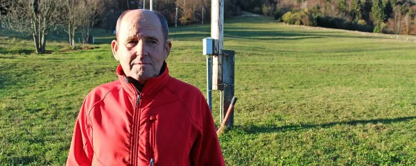 Pavel Čuk pred vlečnico, ki jo bodo pognali, ko zapade prvi 
sneg. andrej čuk