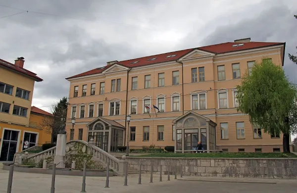 Najdražja bo obnova šole Miroslava Vilharja, ki zdaj porabi za 48.800 evrov energije na leto. 