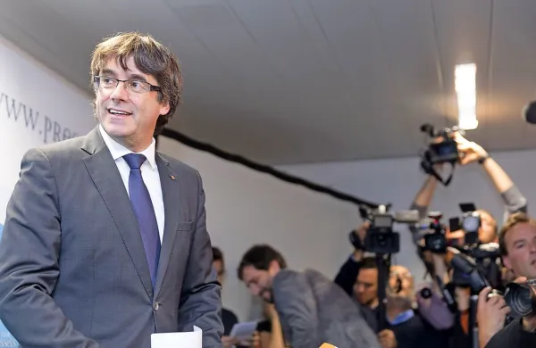 Preiskovalni sodnik mora do jutri do 9.17 odločiti, ali bodo za 
Puigdemonta in ministre odredili pripor ali jih bodo izpustili.