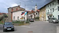    Načrtovana kanalizacija na Gradišču naj bi pripomogla k 
trdnosti tal pod vasjo in s tem vsaj omilila, če že ne odpravila,  
nastajanje razpok na hišah.    