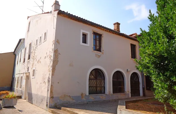V to stavbo nasproti telovadnice stare kovinarske šole se 
bodo vselili otroci iz vrtca Delfino blu in šolarji italijanske 
osnovne šole.