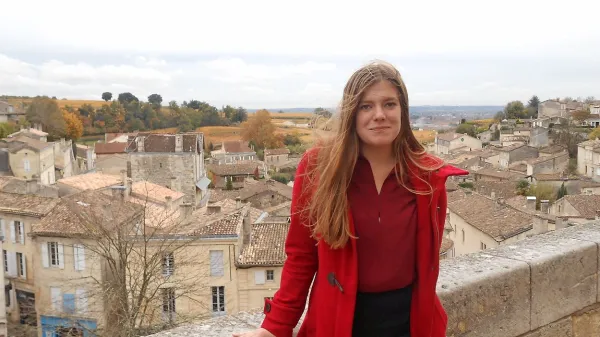 19-letna sopranistka Rebeka Pregelj pravi, da glasba, ki 
osreči človeka, izpolni svojo nalogo.  