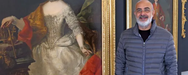 Antonio Giusa nas je popeljal po razstavi.