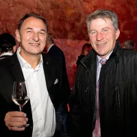 Dolgoletni glavni enolog Vinakopra Iztok Klenar (levo) in Vilij Bržan, 
vinar  iz Marezig, prestolnice refoška. jaka jeraša

