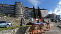 V osrednjem stolpu gradu v Štanjelu, ki ga trenutno obnavljajo, bodo uredili center za promocijo regionalnih produktov z vinoteko. 