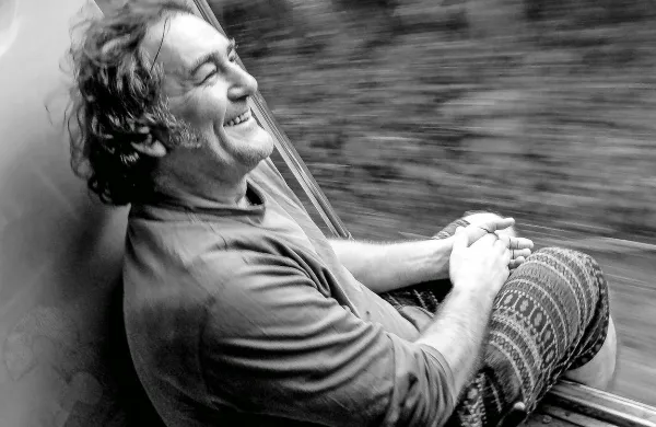  Elvis Šahbaz je prvo avtorsko skladbo  Parenzana Blues 
napisal, navdihnjen s pokrajino, ki beži mimo vlaka. 