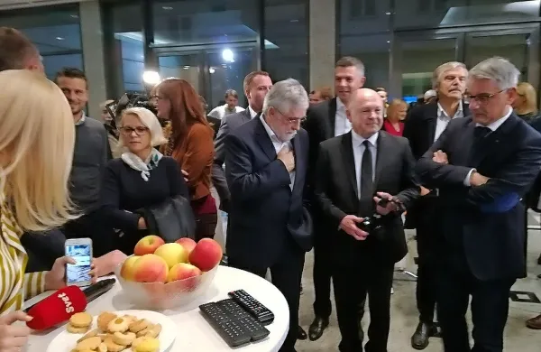 V Pahorjevem volilnem štabu pričakujejo zmago