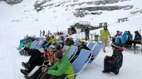 Kljub temperaturi pod ničlo so bili ležalniki kaninskega Ski Bum bara dobro zasedeni.