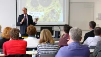 O  izzivih poklicnega izobraževanja in usposabljanja je govoril 
tudi predstavnik Evropske komisije Joao Santos.