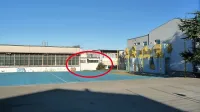 Občina bo obnovila veliko telovadnico OŠ Vojke Šmuc (na 
fotografiji levo),  razmišlja pa tudi, da bi povečala malo 
telovadnico, obkroženo z rdečo barvo.