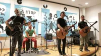 Skupina Valter brani Sarajevo je sprejela izziv in punk oblekla v akustičen kostum.