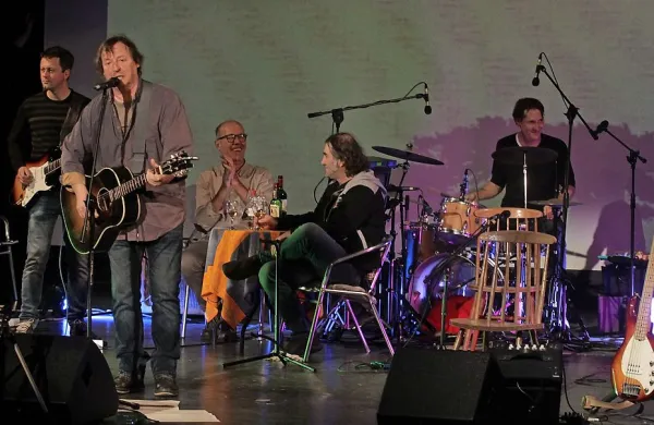 Mef v domači Izoli predstavil album, ki ga ni