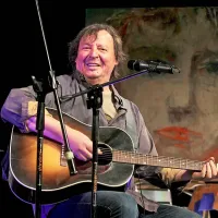 Mef v domači Izoli predstavil album, ki ga ni