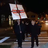 Z zastavo so nato udeleženci odšli peš po Sežani.